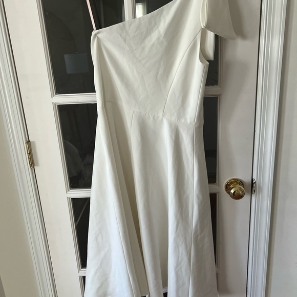 Gal Meets Glam Yvonne Bow One Shoulder Dress White - Picture 5 of 6